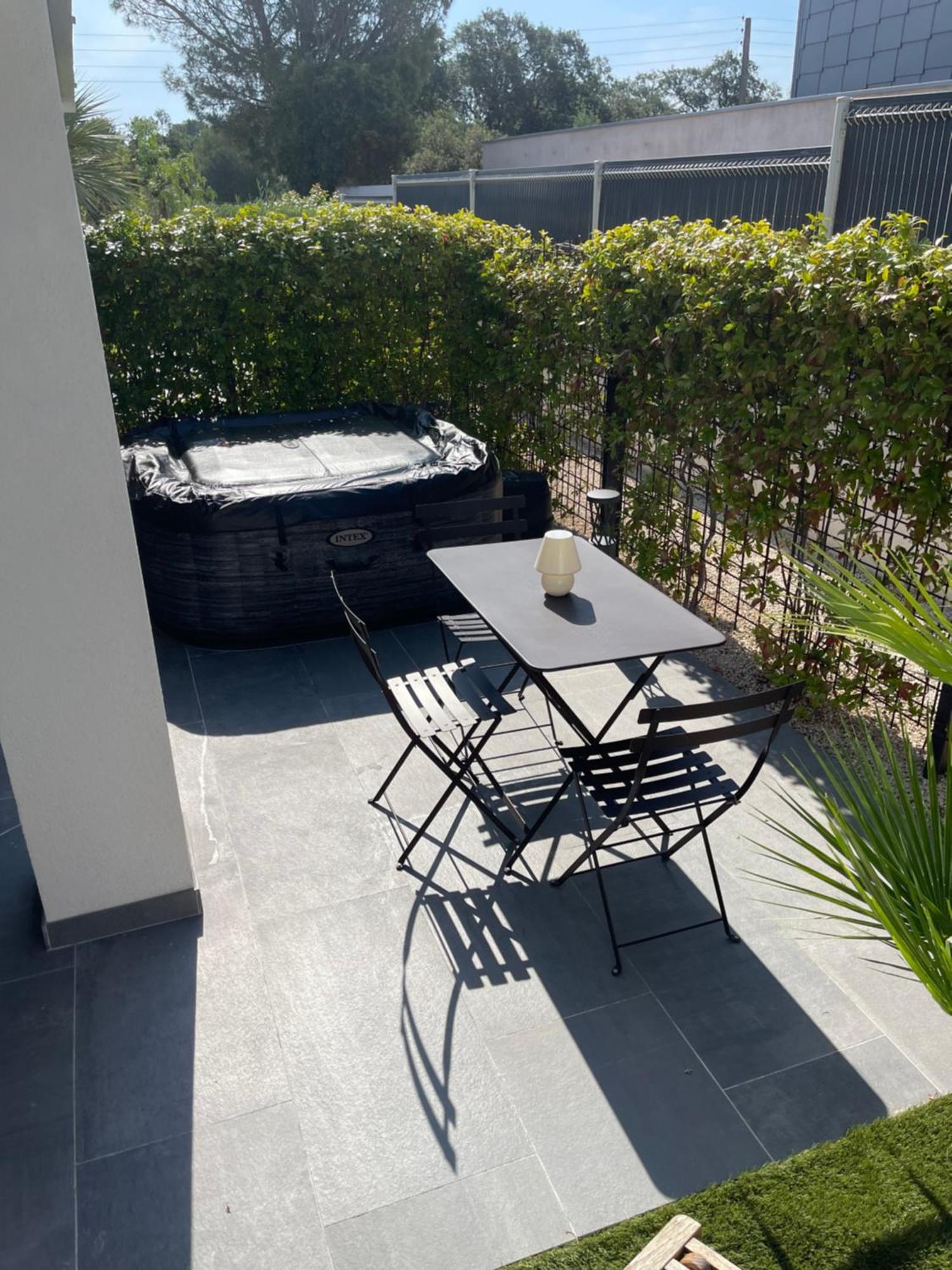 Appartement De Caractere Avec Jacuzzi Fréjus Buitenkant foto